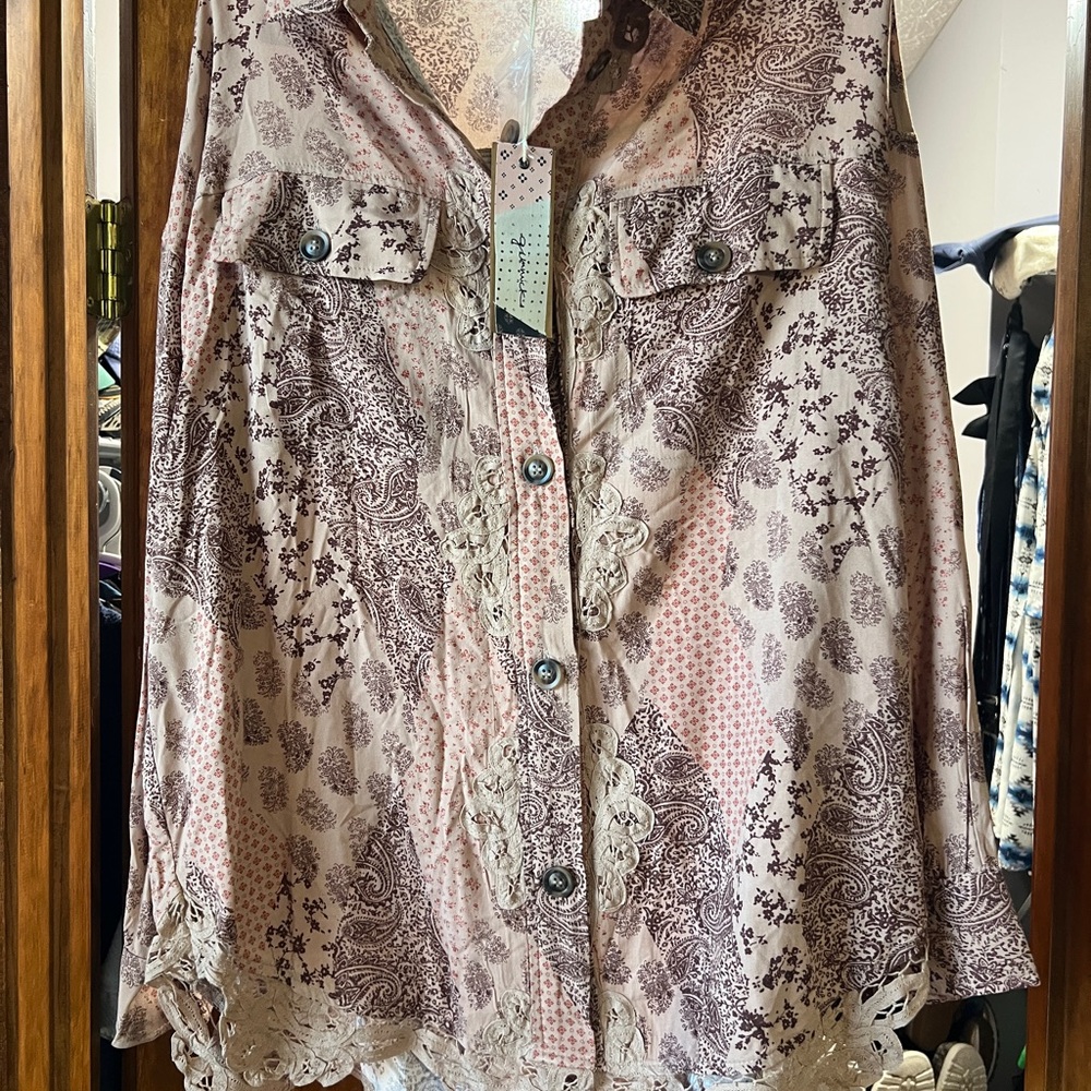 Gimmicks Boho Pink Patterned Button-Up Shirt NWT - image 6